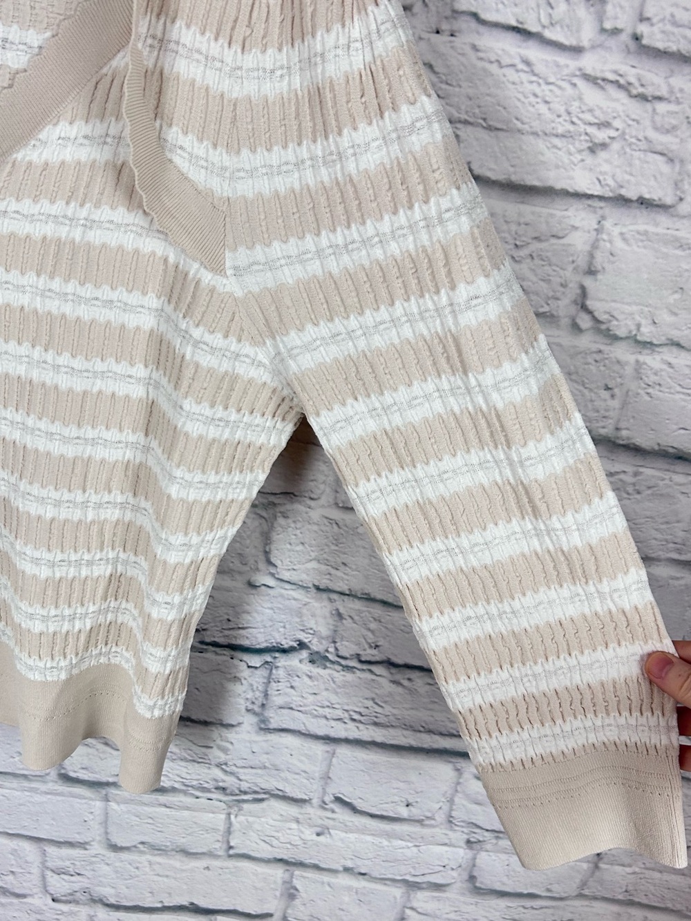 WHBM Textured Stripe Cardigan XL NWT Pearl Dust Geo Stripe Scallop Trim - Picture 4 of 8